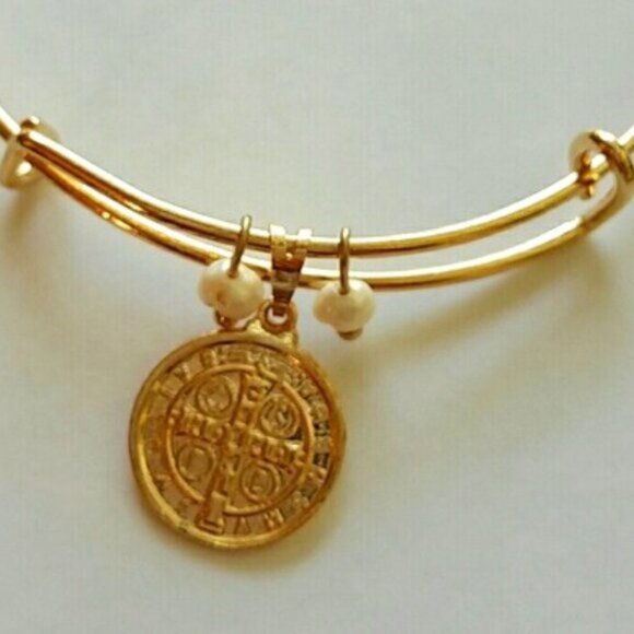 Saint Benedict medal and freshwater pearls rire adjustable bracelet bangle - Picture 4 of 4